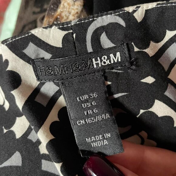 2000s Black and White Geometric Sleeveless Top - Picture 4 of 5